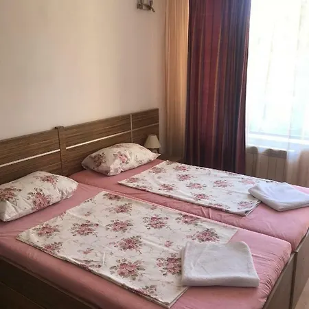 Dachevi House